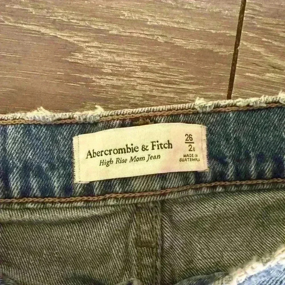 Abercrombie & Fitch High Rise Mom Jeans - short length - medium wash - 26 Short - Picture 4 of 10